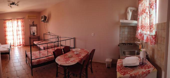 Hotel Takis Agios Georgios  Exteriör bild